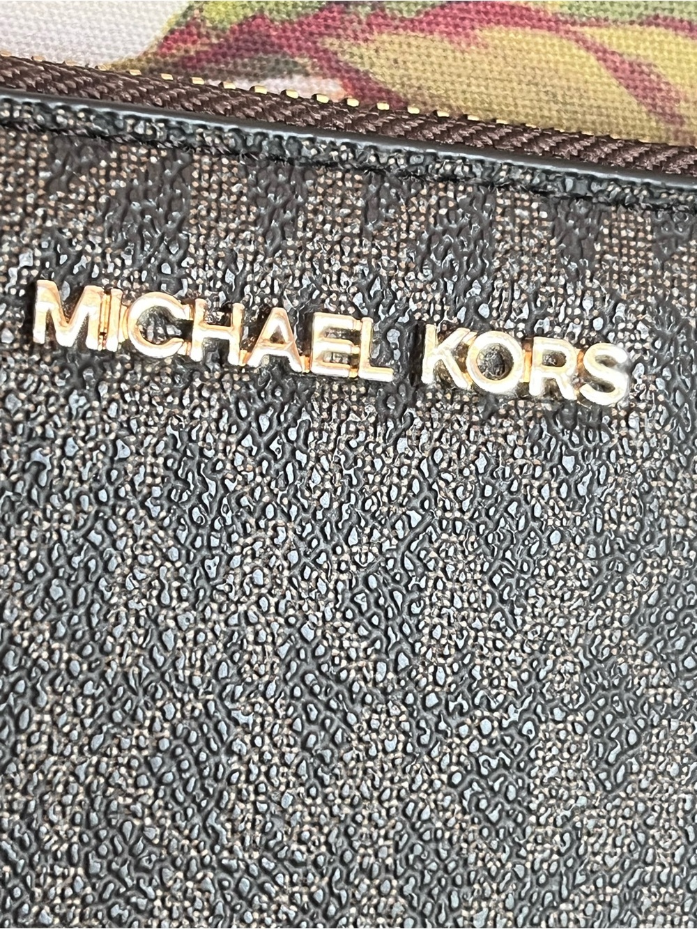 Michael Kors Jet Set Travel Continental  Wallet with Gold Logo Lettering (GUC) - Picture 6 of 15